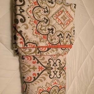 Queen Size Quilt with Pillow Shams